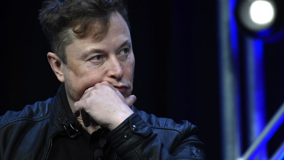Elon Musk, insansı robotlar için tarih verdi
