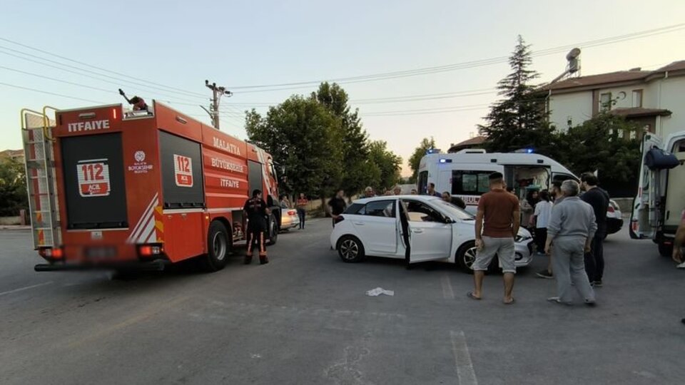 Malatya'da iki otomobil çarpıştı: 5 yaralı