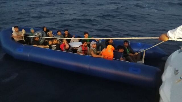 Çanakkale açıklarında 49 düzensiz göçmen kurtarıldı