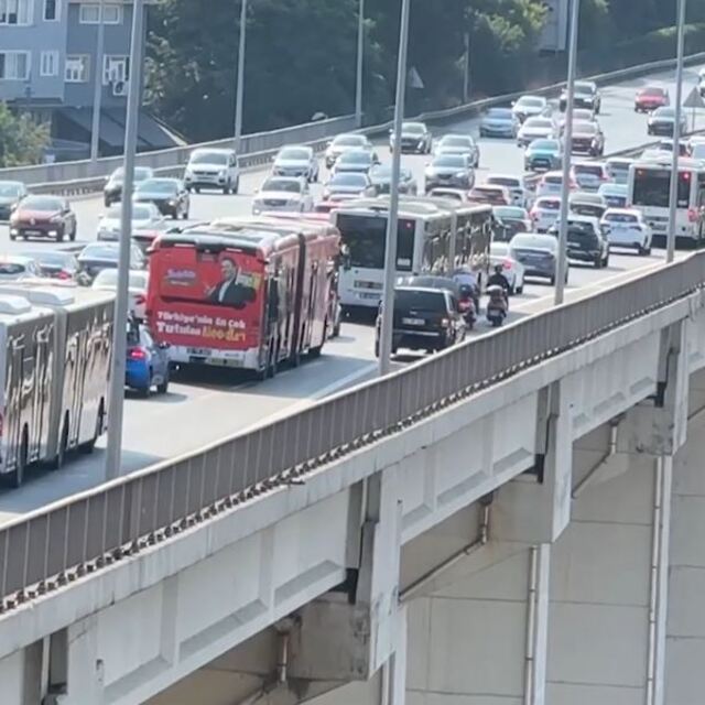 Köprü trafiğini kilitleyen kaza