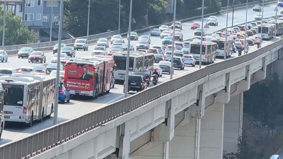 Köprü trafiğini kilitleyen kaza