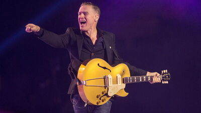 Bryan Adams 'So Happy It Hurts'le geliyor