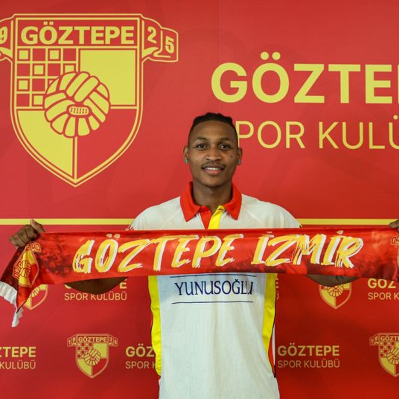 Göztepe'ye Tanzanyalı stoper!