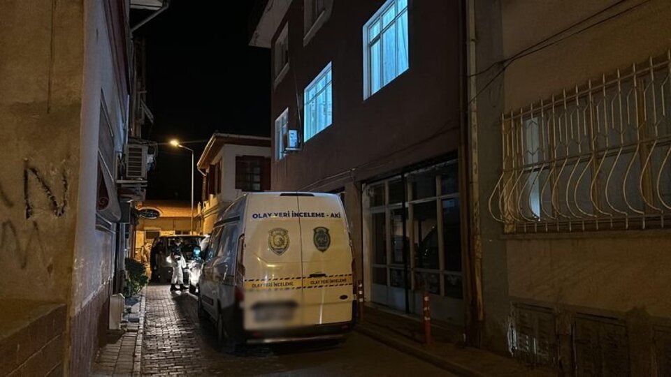 Yalnız yaşadığı evinde ölü bulundu