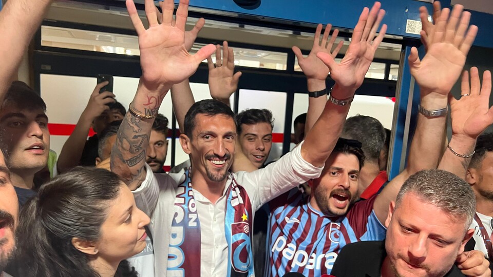 Savic'e taraftarlardan coşkulu karşılama