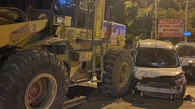 TIR'dan düşen iş makinesi ortalığı savaş alanına çevirdi