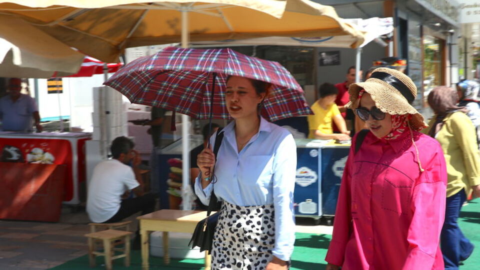 Bakanlık'tan kalp-damar ve hipertansiyon hastalarına "sıcak hava" uyarısı