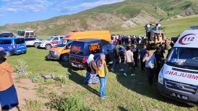 Gölete giren 4 çocuktan 1'i boğuldu