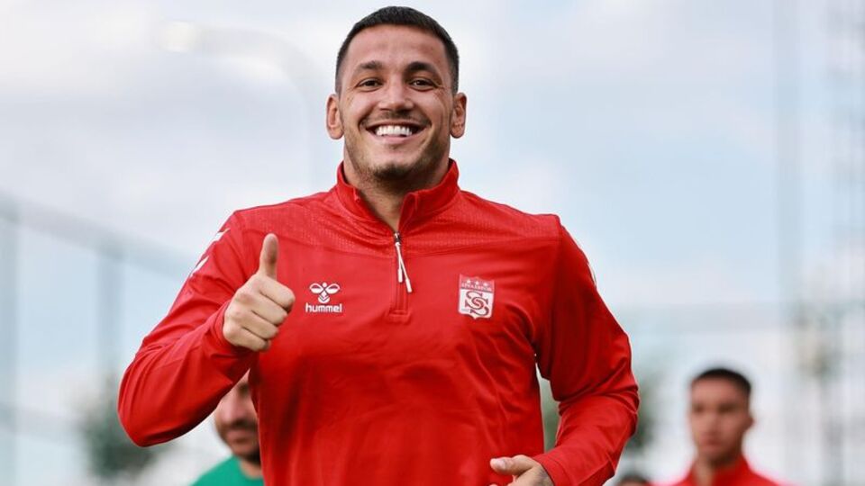 Rey Manaj kamptan ayrıldı!