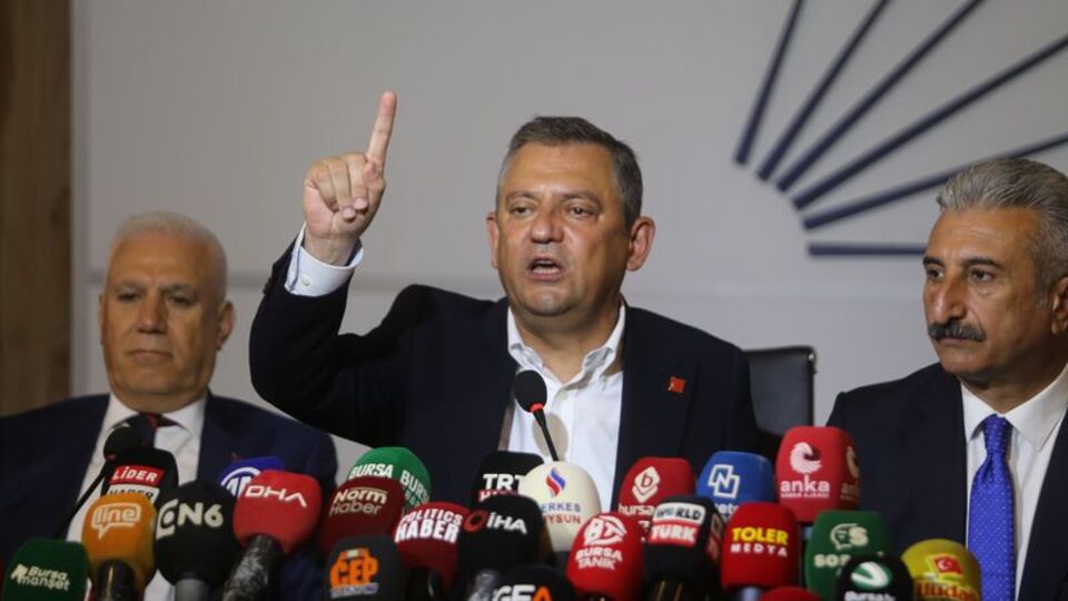 Özel'den Netanyahu'nun alkışlanmasına tepki