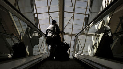 Olimpiyatların açılışı öncesi tren seferleri durdu