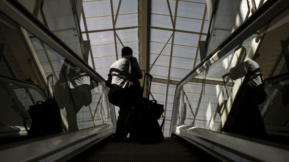 Olimpiyatların açılışı öncesi tren seferleri durdu