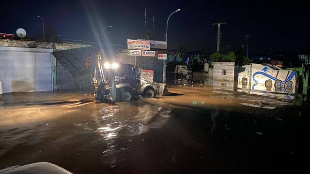Sağanak elektrikleri kesti