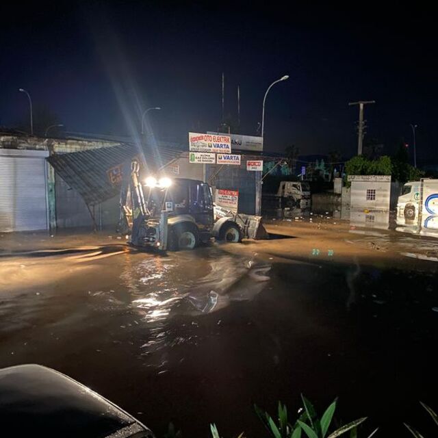 Sağanak elektrikleri kesti