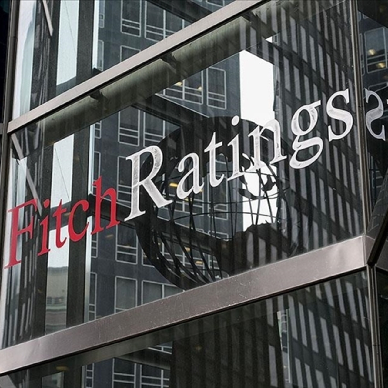 Fitch, Azerbaycan'ın kredi notunu yükseltti