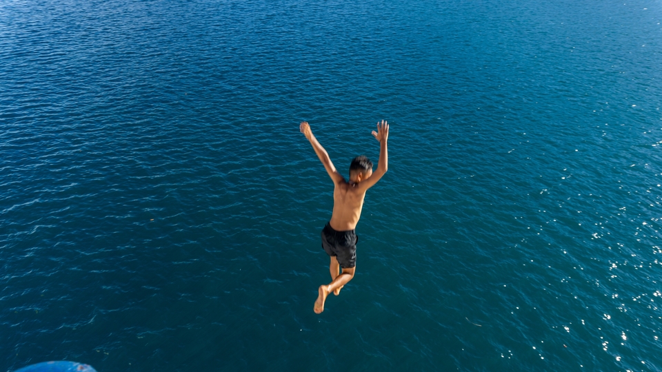 Havuz ve denizlerde akrobatik atlayışlar ölümle sonuçlanabilir