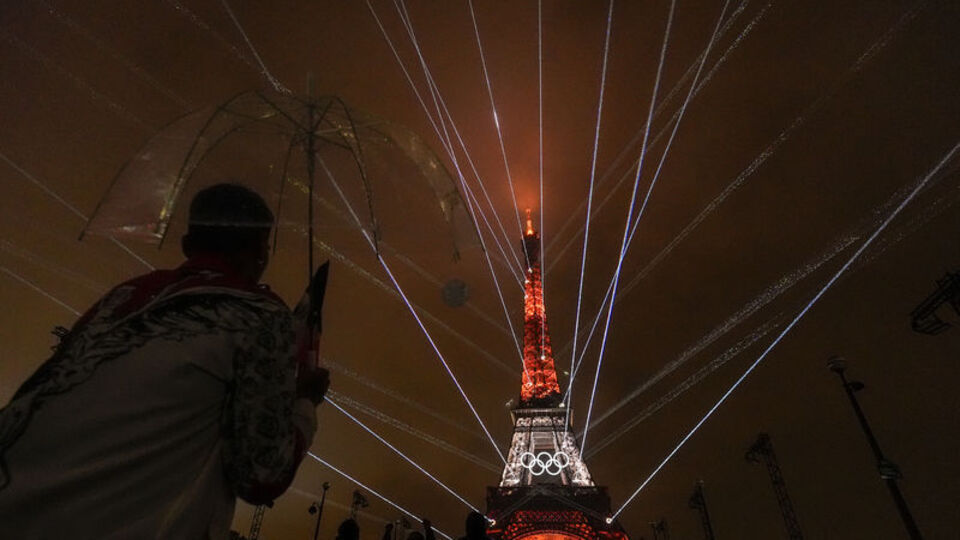 Açılışta 'Son akşam yemeği' tartışması