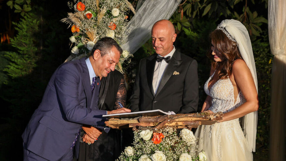 İYİ Partili vekilin nikah şahidi oldu