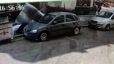 Halatla indirilen 500 litrelik su deposu üzerine düştü!