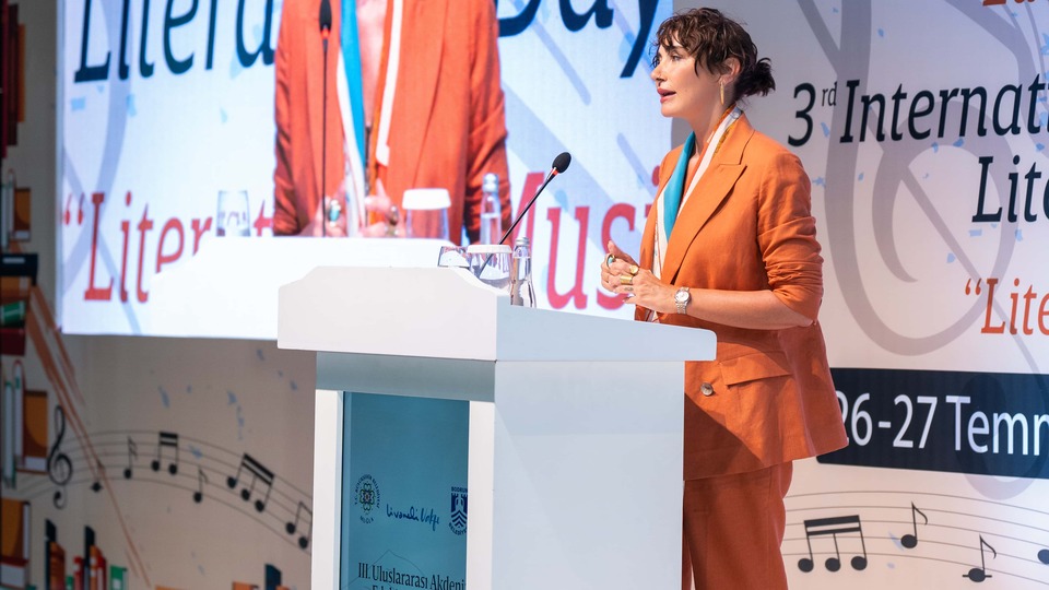 "Şarkılarım fizik problemi gibiydi"