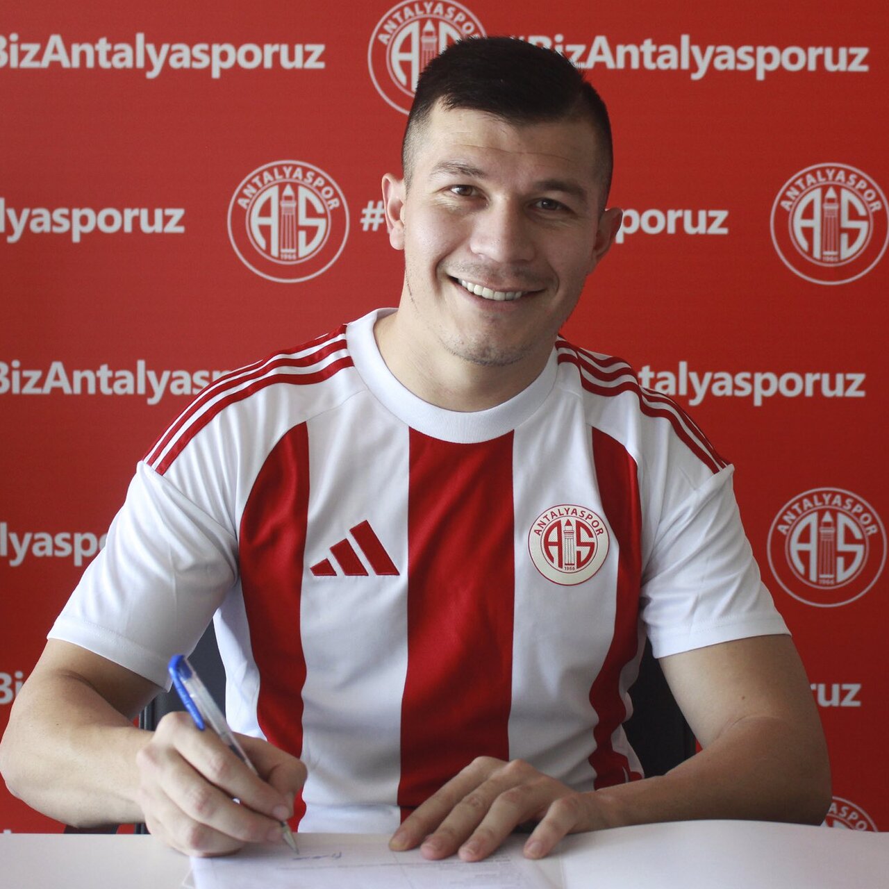 Antalyaspor'a Paraguaylı golcü