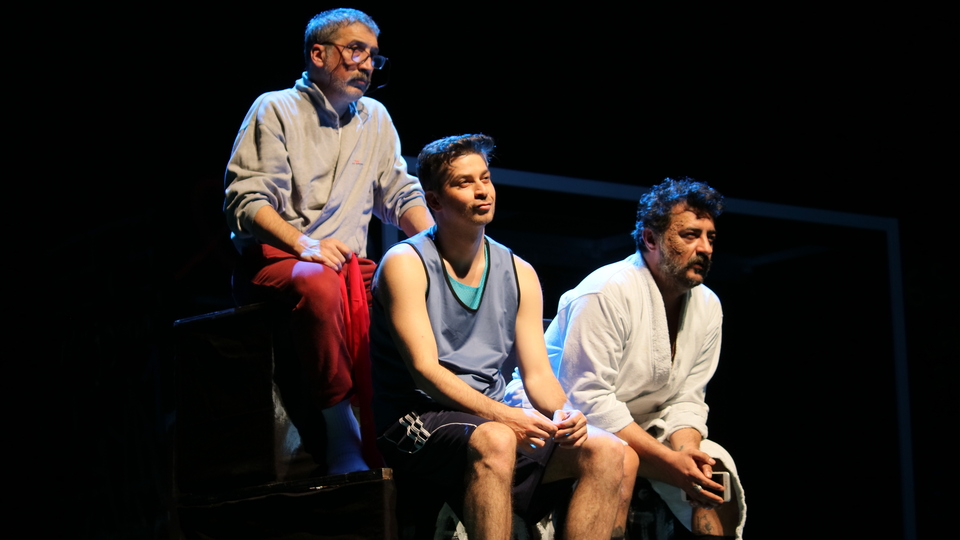 'Üçü Bir Arada' Bahçe Tiyatrosu'nda