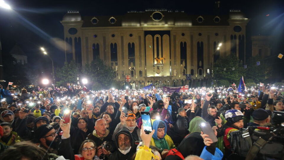 Gürcistan'da tartışmalı yasa krizi sürüyor