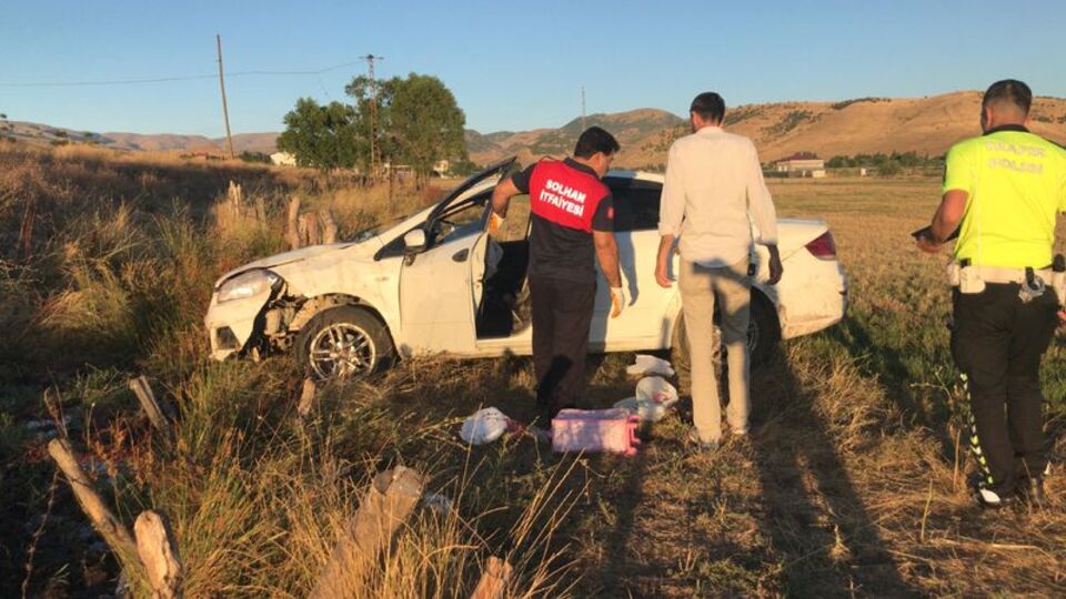 Bingöl'de otomobil devrildi: 3 yaralı