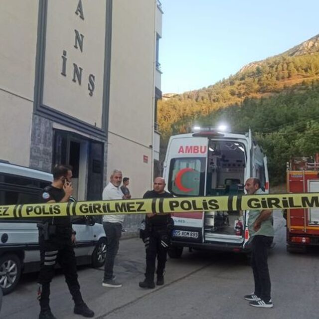 Asansörde sıkışan işçi öldü