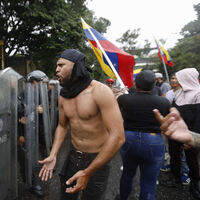 Venezuela'da seçimlerde hile iddiası: Muhalifler polisle çatıştı
