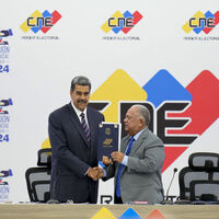 Maduro mazbatasını aldı