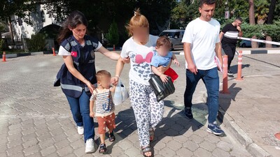 Girdikleri evlerden 2,5 milyonluk altın çaldılar