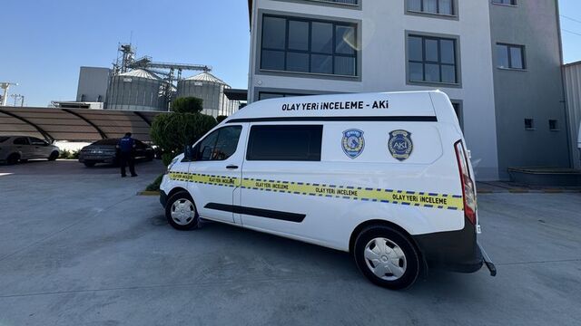 İş yerindeki asansör düştü: 4 yaralı