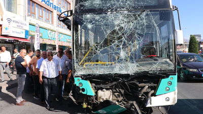 Freni patladı yayalara çarptı