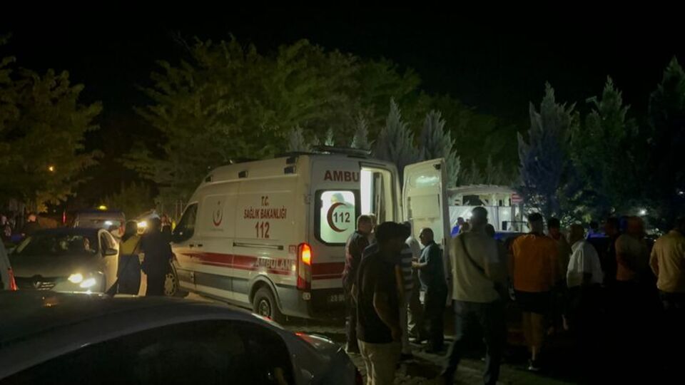 Düğün salonunda bıçaklı kavga: 3 yaralı