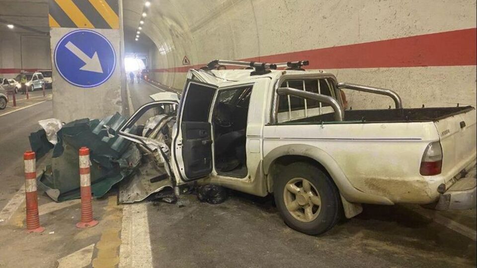 Artvin'de tünelde kaza: 1 ölü, 2 yaralı