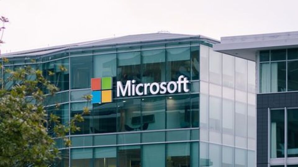 Microsoft'un geliri ve kârı üç aylık dönemde arttı
