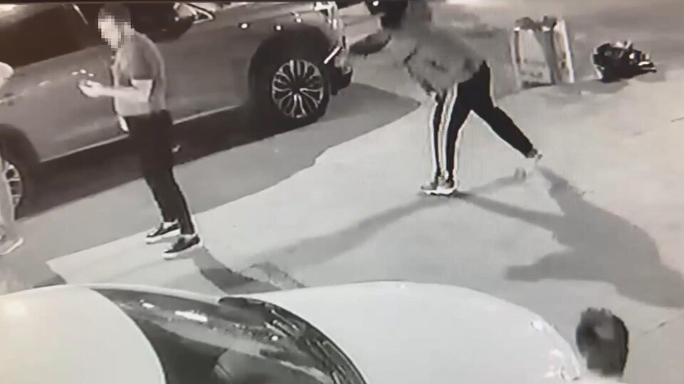 Eğlence mekanı önünde silahlı saldırı!