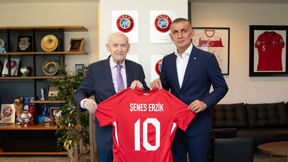 Şenes Erzik, Hacıosmanoğlu'nu ziyaret etti