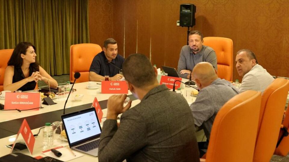 Hidayet Türkoğlu, BSL temsilcileriyle buluştu