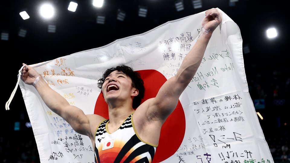 Artistik cimnastikte altın Japonya'nın!