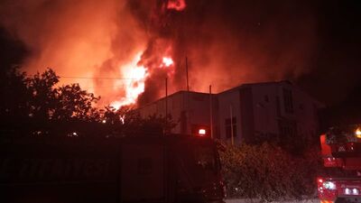 Avcılar'da fabrikada yangın çıktı