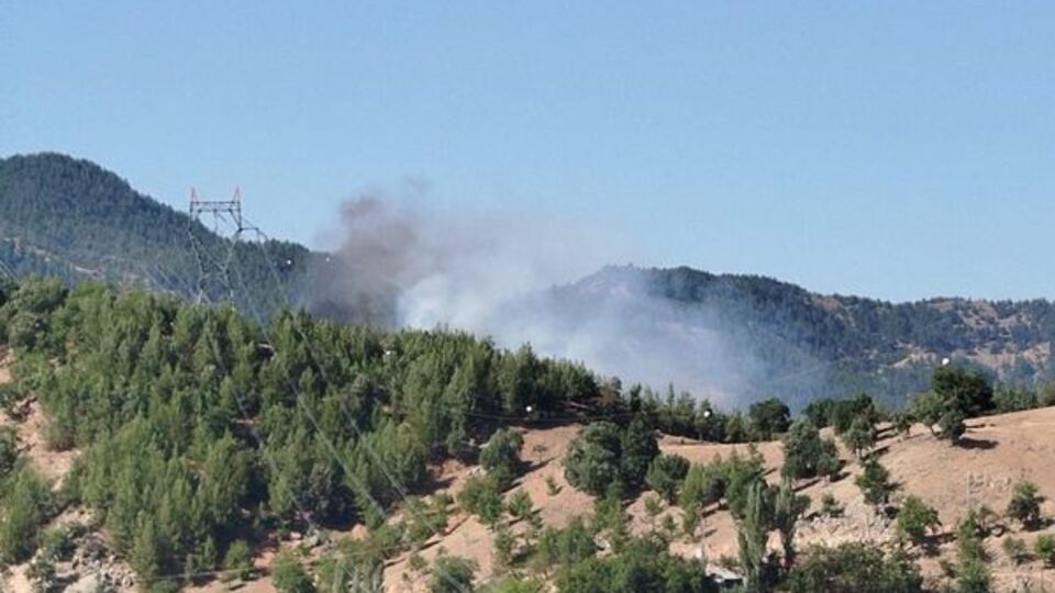 Yangın söndürme helikopteri göle düştü!