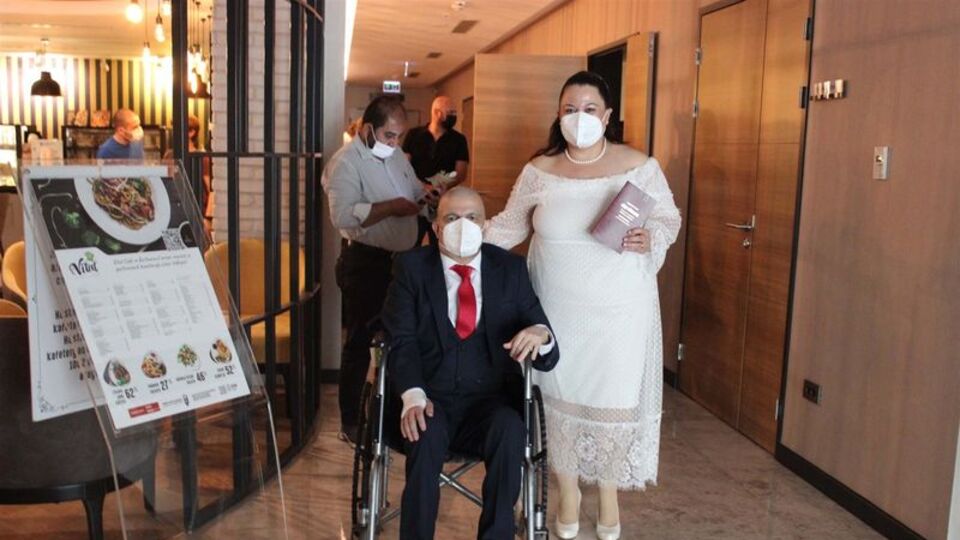 Evlilik yıl dönümlerini böyle kutladılar! İki yıl sonra aynı yerde