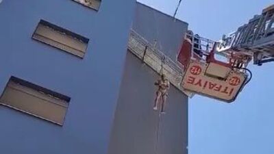 Halat koptu havada asılı kaldı