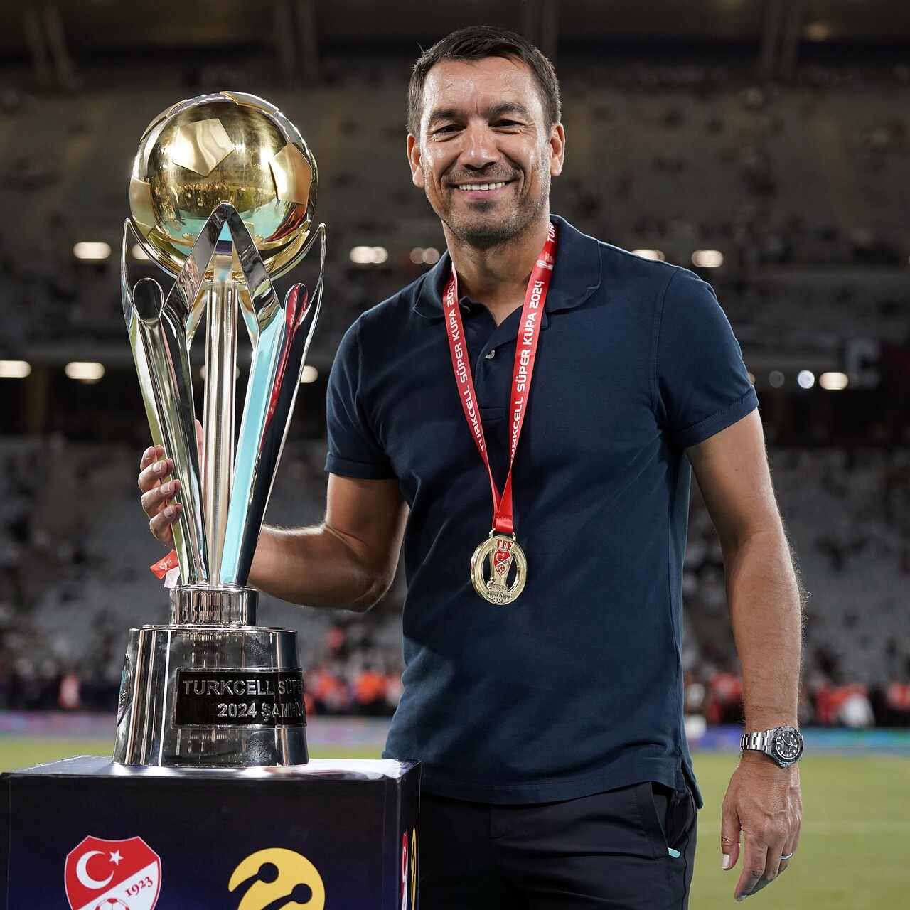 Van Bronckhorst'tan 18 yıl sonra bir ilk!