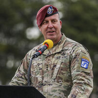 CENTCOM Komutanı olası İran misillemesini ele almak üzere bölgede