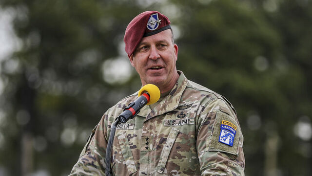 CENTCOM Komutanı olası İran misillemesini ele almak üzere bölgede