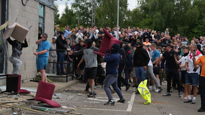 İngiltere'de gerilim tırmanıyor!