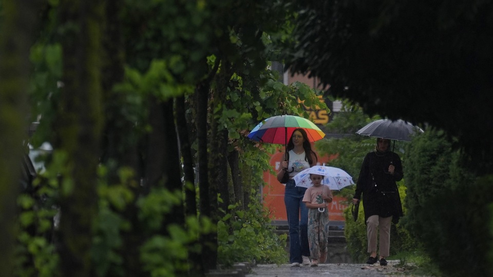 Gök gürültülü sağanak uyarısı!